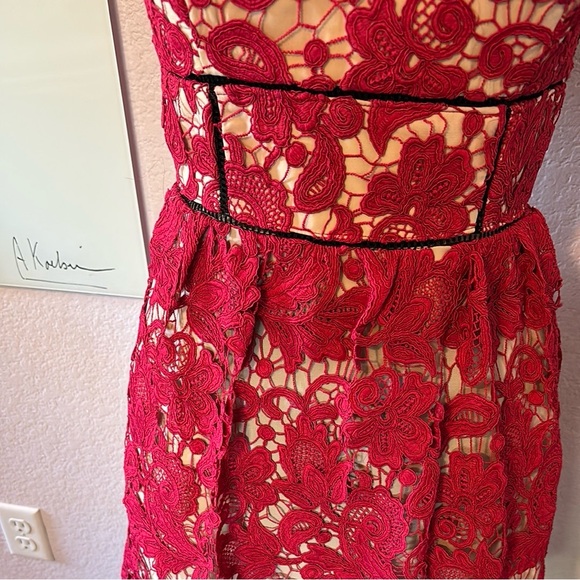 New dress size 4 - Picture 2 of 5